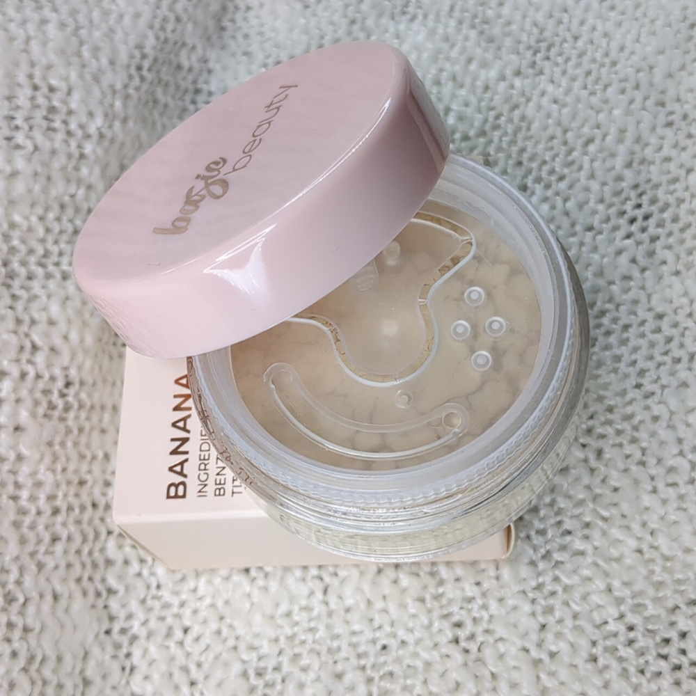 Basic Beauty Setting Powder in Banana, 4g/0.14oz - Picture 3 of 9